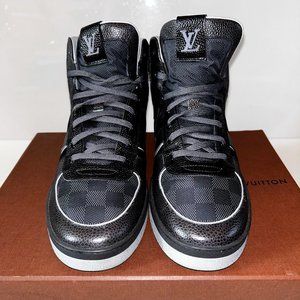 *** PRICE DROP *** LOUIS VUITTON MENS HI TOP SNEAKERS SIZE 11 US BARELY WORN